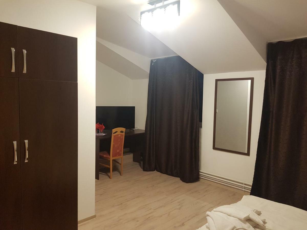 Casa Lions Hotel ทิมิชัวรา ภายนอก รูปภาพ